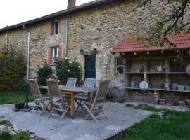 Spacious holiday home near the forest, holiday home in Barricourt