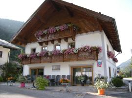 Ferienhaus Hintersee, hotel sa parkingom u gradu Hintersee