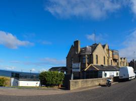 GOLF View Hotel & Macintosh Restaraunt, hotel in Lossiemouth