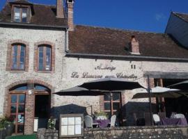 la lucarne aux chouettes – hotel w mieście Villeneuve-sur-Yonne