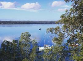 SilverWaters Waterfront Accommodation, hotel u gradu 'Morisset East'