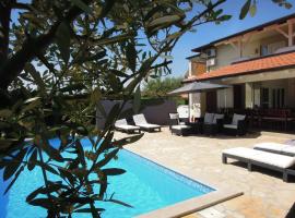 Holiday Home Villa Ivan, hotel in Umag