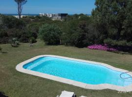 Hotel El Refugio nudista naturista opcional, Hotel in Punta del Este