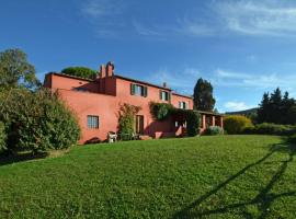 Cervognano Montenero Villa Sleeps 14 Pool WiFi, hotel in Montenero