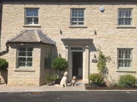 Oliver's Studio at Oliver's Yard, pet-friendly hotel in Shipton under Wychwood