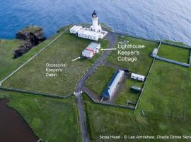 Self-catering Lighthouse Keeper's Cottage on the NC500, pet-friendly hotel in Wick