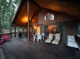 24 Wawona Cabin, ξενοδοχείο σε Wawona
