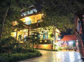 Hoang Giang Homestay, hotel with parking in Ninh Binh