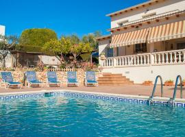 Sant Vicenc de Calders Villa Sleeps 8 Pool WiFi，聖維森特德卡爾德斯的飯店