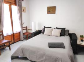 EVA & TRAVEL - Cal Marcel, hotel with parking in Prades