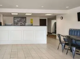 Super 8 by Wyndham Portland/Westbrook Area