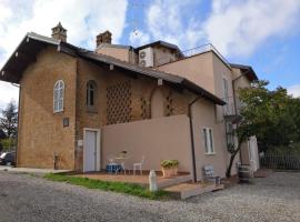 700enolocanda, guest house in Santa Giuletta