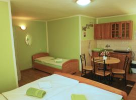 Apartmán pri zámočku, hotel a Bešeňová