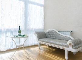 Panoramic luxury apartments with Jacuzzi Obolonskaya embankment, отель в Киеве