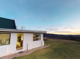 Swartberg Pass Cottages, hotel u gradu 'Matjiesrivier'