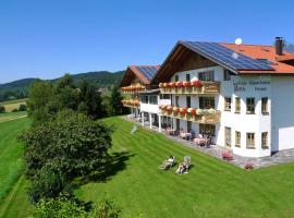 Landhaus Maria Bed&Breakfast, hotel v mestu Regen