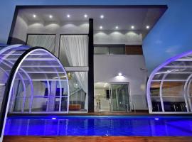 Villa Aqua Boutique, holiday home in Safed