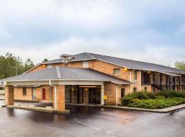 Econo Lodge Inn & Suites, hotel dengan parking di Lugoff