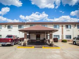 Quality Inn near I-72 and Hwy 51, hotel with parking in Forsyth