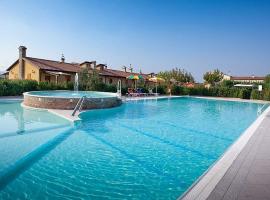 Roncaglia Villa Sleeps 6 Pool Air Con WiFi, hotell i Montemaggiore al Metauro