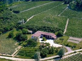 La Giribaldina Winery & Farmhouse، إقامة مزارع في Calamandrana