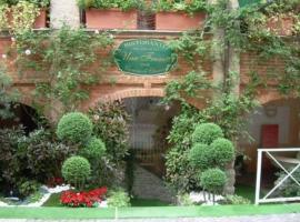 Una Franca Camere Di Charme, hotel romantic din Biella