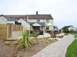 The Warwick Arms, viešbutis mieste Clutton