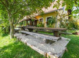 Holiday Home Juričko, hótel í Bizeljsko