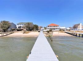 Bay Breeze Seashell Suite (1 bed/1 bath condo with cabanas, fire pits, and pier), hotel in Willoughby Beach