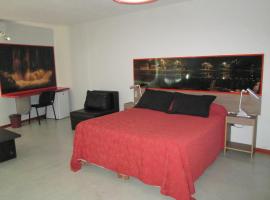 Cañas Suites Urbanas, bed & breakfast i Mina Clavero