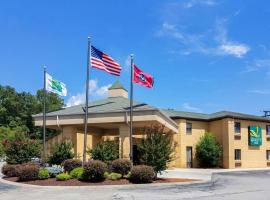 Quality Inn Clinton-Knoxville North, hotell med basseng i Clinton