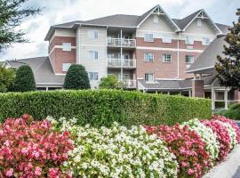MainStay Suites Conference Center Pigeon Forge, hotel with jacuzzis in Pigeon Forge