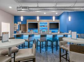 Clarion Inn & Suites DFW North