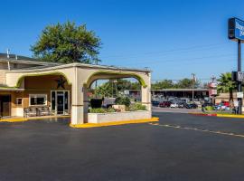 Rodeway Inn San Antonio Lackland AFB - SeaWorld, hotel near Van de Walle Park, San Antonio