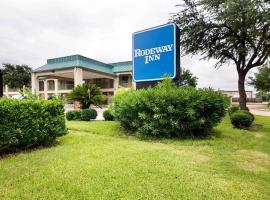 Rodeway Inn and Suites Hwy 290, hotel a prop de Karbach Brewing Co., a Houston
