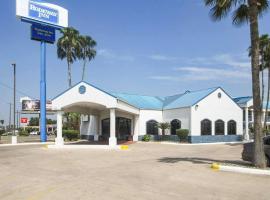 Rodeway Inn San Juan: San Juan şehrinde bir otoparklı otel