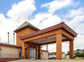 Econo Lodge Inn & Suites