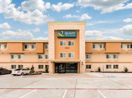 Quality Inn & Suites Plano, hotelli kohteessa Plano