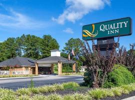 Quality Inn Petersburg Near Fort Gregg-Adams, hotel cu parcare din Southern Estates