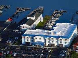 Marina Bay Hotel & Suites, Ascend Hotel Collection: Chincoteague şehrinde bir otel
