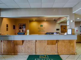 Quality Hotel and Conference Center – hotel w pobliżu miejsca Bowen Field w mieście Cumberland Heights