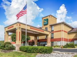 Quality Inn & Suites, hotel v destinaci Lawrenceburg