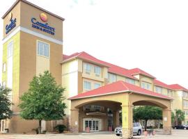 Comfort Inn & Suites Near Six Flags & Medical Center, hotel in: Six Flags Fiesta, San Antonio