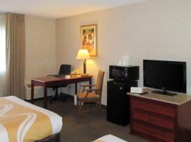 Quality Inn & Suites Downtown - University Area, ξενοδοχείο σε Αλμπουκέρκι