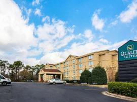 Quality Suites Atlanta Airport East, hótel í Forest Park