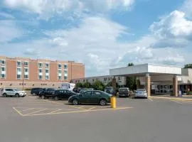 Clarion Hotel & Suites