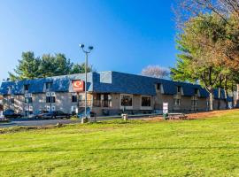 Econo Lodge Milldale - Southington, hotel near Mount Southington Ski Area, Plantsville