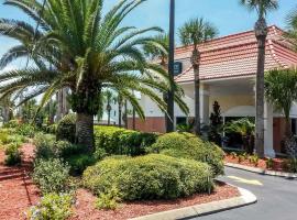 Quality Inn & Suites St Augustine Beach, hotel in Saint Augustine Beach