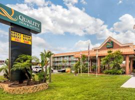 Quality Inn & Suites Tarpon Springs South, Hotel in der Nähe von: Wentworth Golf Club, Tarpon Springs