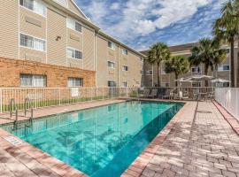 Suburban Studios Fort Myers Cape Coral, hotel near Southwest Florida International Airport - RSW, Fort Myers